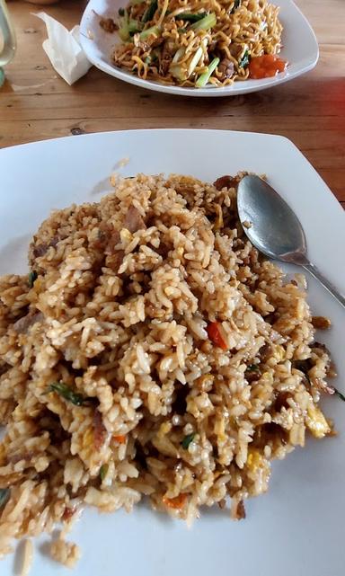 https://horego-prod-outlets-photos.s3.ap-southeast-3.amazonaws.com/horego.com/jatinegara/chinese-restaurant/restoran-99/review/thumbnail/af1qippbq_n2ku0jtjg_bnblwym470oebojjllmjbhz2.jpg