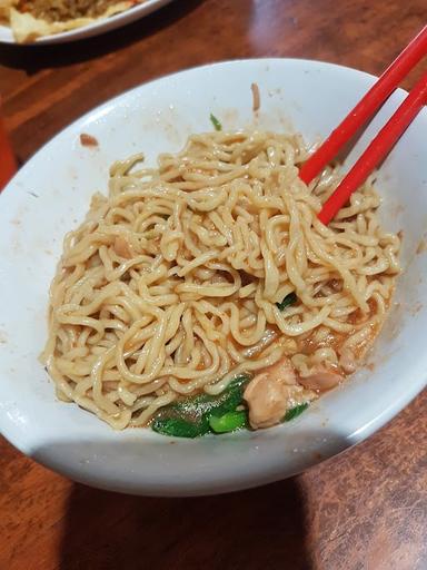 https://horego-prod-outlets-photos.s3.ap-southeast-3.amazonaws.com/horego.com/jatinegara/restaurant/mie-ayam-jamur-jack/review/thumbnail/af1qipnbzbnmynnox6sw4ouhhiih1cmncni_efjtomrq.jpg