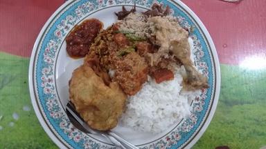 https://horego-prod-outlets-photos.s3.ap-southeast-3.amazonaws.com/horego.com/jatinegara/restaurant/rm-gudeg-asli-yogya-bu-darmo-bu-yati/review/thumbnail/af1qipnne-dfrjcr-d3hpbyttzu1d4avsqnh7dbtubfu.jpg