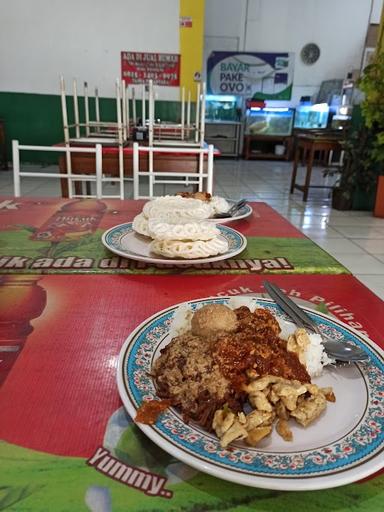 https://horego-prod-outlets-photos.s3.ap-southeast-3.amazonaws.com/horego.com/jatinegara/restaurant/rm-gudeg-asli-yogya-bu-darmo-bu-yati/review/thumbnail/af1qipnngrnvfjtho7oai77pdlbihulmfcce2uomztz3.jpg