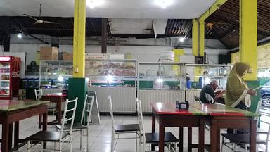 https://horego-prod-outlets-photos.s3.ap-southeast-3.amazonaws.com/horego.com/jatinegara/restaurant/rm-gudeg-asli-yogya-bu-darmo-bu-yati/review/thumbnail/af1qippjkcndc1_nea7jchyjxmypmp6rdx1ywwwnqtgd.jpg