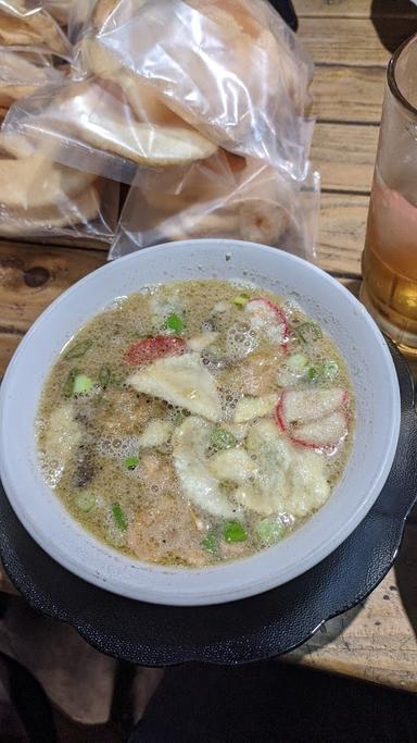 https://horego-prod-outlets-photos.s3.ap-southeast-3.amazonaws.com/horego.com/jatinegara/restaurant/soto-betawi-babe-pedati-bypass-jakarta/review/thumbnail/af1qiporchynzcon2ysh0df6kg-alj4ku73iqhm-8hjz.jpg