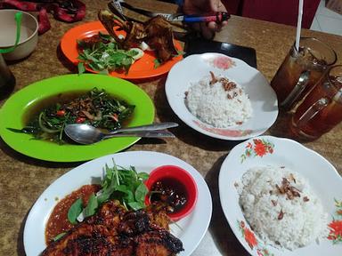 https://horego-prod-outlets-photos.s3.ap-southeast-3.amazonaws.com/horego.com/jatinegara/restaurant/tresno/review/thumbnail/af1qipowjhoi9rqntoait-yfhwzpkudffgcy9ofnl3ge.jpg