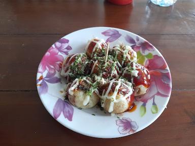 https://horego-prod-outlets-photos.s3.ap-southeast-3.amazonaws.com/horego.com/jebres/japanese-restaurant/takoyaki-mr-hiroshi/review/thumbnail/af1qipnnsxzm4f2npdmrfggw905gif9jkaemznxmzyru.jpg