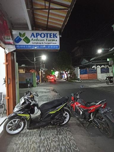 https://horego-prod-outlets-photos.s3.ap-southeast-3.amazonaws.com/horego.com/jebres/restaurant/bakso-dan-mie-ayam-idola/review/thumbnail/af1qipngg3bew35j5vbgp-ogzydnl2p6vkdsdgsj7lz_.jpg