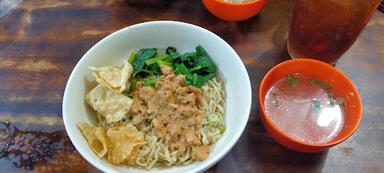 https://horego-prod-outlets-photos.s3.ap-southeast-3.amazonaws.com/horego.com/jebres/restaurant/mie-ayam-kriting-bakso-baru-jempol/review/thumbnail/af1qippi17et0yja9ugpnglft0bcy-tybwwguxrgzwzy.jpg