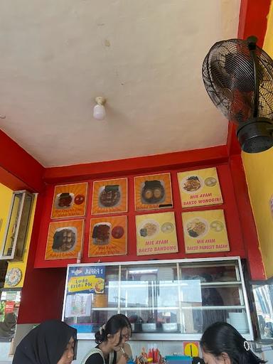 https://horego-prod-outlets-photos.s3.ap-southeast-3.amazonaws.com/horego.com/jebres/restaurant/mie-bakso-sony-bandung/review/thumbnail/af1qipopm7yydozrdkr9e0yb0xc9hfbokz9fet4hegh-.jpg