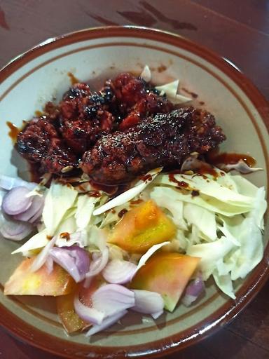 https://horego-prod-outlets-photos.s3.ap-southeast-3.amazonaws.com/horego.com/jebres/restaurant/tengkleng-kambing-bu-pon/review/thumbnail/af1qippgw_uzouwu0gzxkw_ekydrwmnf1xkqt9cvfufy.jpg