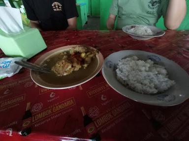 https://horego-prod-outlets-photos.s3.ap-southeast-3.amazonaws.com/horego.com/jebres/restaurant/tengkleng-kambing-bu-pon/review/thumbnail/af1qippkrl_ixfqnxfuxcnu5oli6ne_17zogbnbe4pf4.jpg