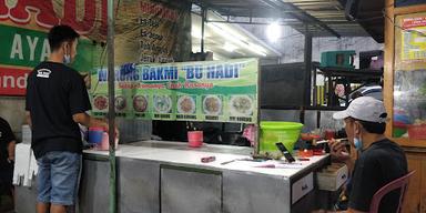 https://horego-prod-outlets-photos.s3.ap-southeast-3.amazonaws.com/horego.com/jebres/restaurant/warung-makan-bakmi-bu-hadi/review/thumbnail/af1qipm6stoxws2cztgstv5p7jdtwr82mlkqljtwrcmg.jpg