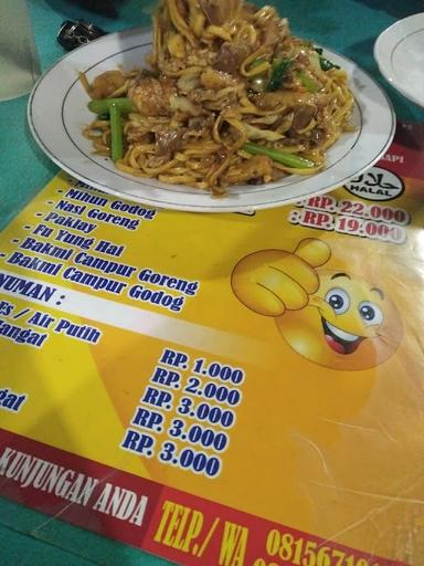 https://horego-prod-outlets-photos.s3.ap-southeast-3.amazonaws.com/horego.com/jebres/restaurant/warung-makan-bakmi-bu-hadi/review/thumbnail/af1qipp7auunzvmvjzinfpbnbrepyppqm-qsf3qpytad.jpg