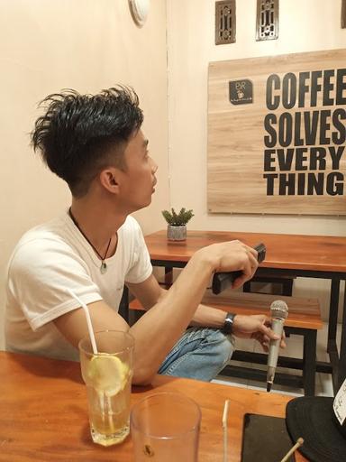 https://horego-prod-outlets-photos.s3.ap-southeast-3.amazonaws.com/horego.com/kaliwedi/cafe/cafe-resto-bin-rosyad-br-/review/thumbnail/af1qippmdx63vg6ihfi0lfuzfr1zx8ot7pe7jl3aaghy.jpg