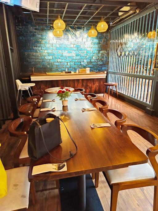 Royale Cafe Resto review