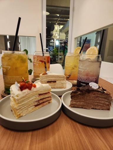 https://horego-prod-outlets-photos.s3.ap-southeast-3.amazonaws.com/horego.com/kebayoran-baru/bakery/bloomery-cake-patisserie-jakarta-selatan/review/thumbnail/AF1QipO0Quj1Ot3X4KL2HJBF0X0CQyKmRmGDyxQvhhXU.jpg