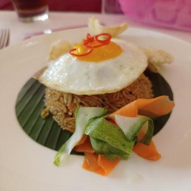 https://horego-prod-outlets-photos.s3.ap-southeast-3.amazonaws.com/horego.com/kebayoran-baru/restaurant/chandani-java-island-fine-food/review/thumbnail/af1qippxz1sajtd7mn6cad2aa26ca49ro43swvnlgczo.jpg