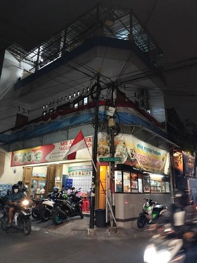 https://horego-prod-outlets-photos.s3.ap-southeast-3.amazonaws.com/horego.com/kebayoran-lama/restaurant/bakso-agung/review/thumbnail/af1qipp3rtdqcveqx4aqcice-qupesrt1ki0hk6akhca.jpg