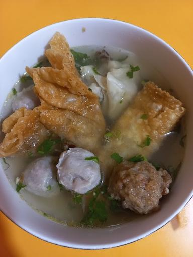 https://horego-prod-outlets-photos.s3.ap-southeast-3.amazonaws.com/horego.com/kebayoran-lama/restaurant/bakso-malang-mbak-saeah/review/thumbnail/af1qippygv3e569nmnyck-usird3qdktvyz-nbjmebo4.jpg