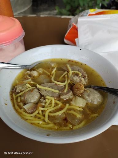 https://horego-prod-outlets-photos.s3.ap-southeast-3.amazonaws.com/horego.com/kebayoran-lama/restaurant/bakso-pak-de-joe/review/thumbnail/af1qipo_0e6azjdchyyrax_nkhlqxtrcwjjugm3dt7kr.jpg