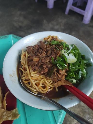 https://horego-prod-outlets-photos.s3.ap-southeast-3.amazonaws.com/horego.com/kebayoran-lama/restaurant/mie-ayam-simprug/review/thumbnail/af1qipoyfzn8fzo4nfwdr92qz0hp00iejam3cypabrp7.jpg