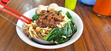 https://horego-prod-outlets-photos.s3.ap-southeast-3.amazonaws.com/horego.com/kebon-jeruk/restaurant/mie-ayam-gg-pak-eko/review/thumbnail/af1qipoi30jsflrrll0jwmw6lhdayakboinatu4ixkd7.jpg