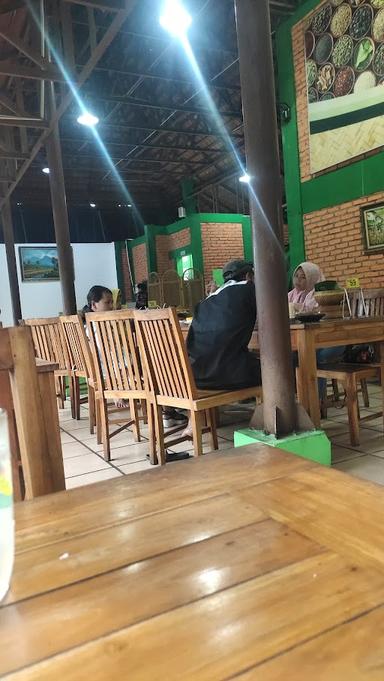 https://horego-prod-outlets-photos.s3.ap-southeast-3.amazonaws.com/horego.com/kedawung/restaurant/lombok-idjo-cirebon/review/thumbnail/af1qippsocjdeqkdlgejjb0ohhrcapdn-tdrtqka6s8c.jpg