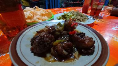 https://horego-prod-outlets-photos.s3.ap-southeast-3.amazonaws.com/horego.com/kedawung/restaurant/warung-makan-tampomas-pak-umar-/review/thumbnail/af1qipos-oj6v73cujjiq2gckr62rgnjaqu-jvj-tsbz.jpg