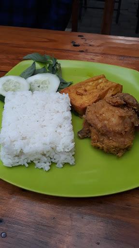 https://horego-prod-outlets-photos.s3.ap-southeast-3.amazonaws.com/horego.com/kedungkandang/restaurant/lalapan-aneka-sambal/review/thumbnail/af1qipno78fllduk4qbaq485qat8qsr3nmjv3qlqha4x.jpg