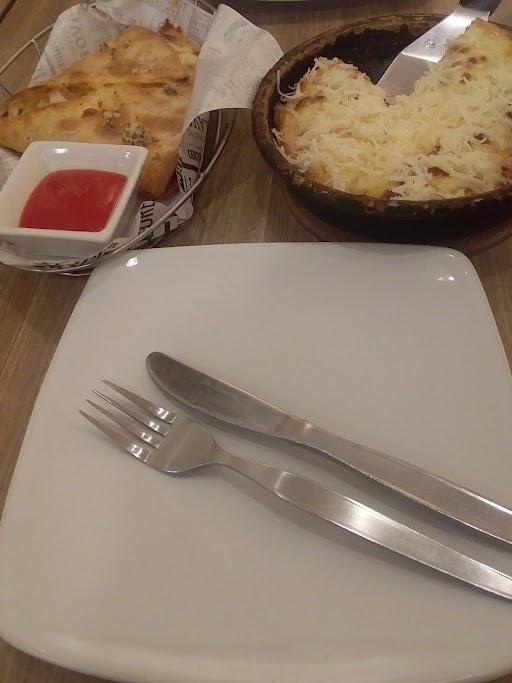 Pizza Hut Restoran review