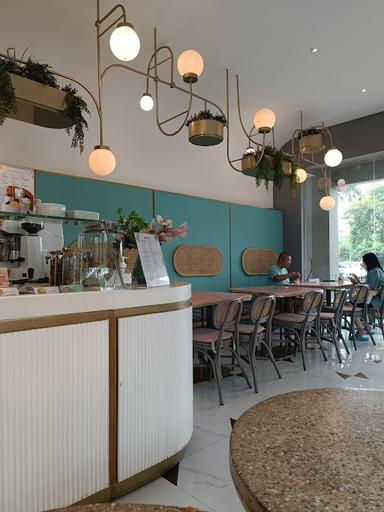 https://horego-prod-outlets-photos.s3.ap-southeast-3.amazonaws.com/horego.com/kelapa-dua/cafe/vivoli-gelato-x-unison-cafe/review/thumbnail/af1qipnphhku3qf0we7fom5_n1xgrsfqnm_dawe_khxk.jpg