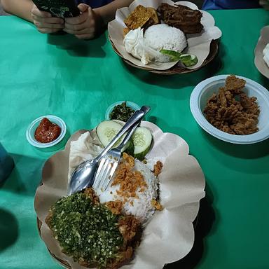 https://horego-prod-outlets-photos.s3.ap-southeast-3.amazonaws.com/horego.com/kelapa-dua/restaurant/ayam-pandawa-ayam-goreng-cabe-ijo-pasar-modern-paramount/review/thumbnail/af1qippichvniun09rukdo1--dqkgpxhdxchydi8-anw.jpg