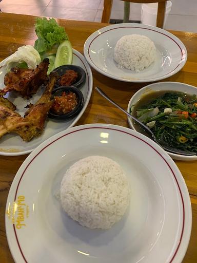 https://horego-prod-outlets-photos.s3.ap-southeast-3.amazonaws.com/horego.com/kelapa-dua/restaurant/ayam-panggang-mbah-mo-tangerang/review/thumbnail/AF1QipNFSgS8pFCRxHP4bhG4V8kEKozeFi2xdfU6h9bw.jpg