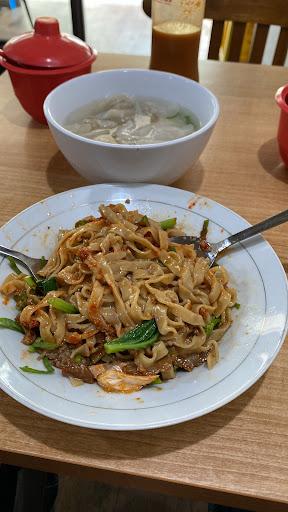 https://horego-prod-outlets-photos.s3.ap-southeast-3.amazonaws.com/horego.com/kelapa-dua/restaurant/bakmi-terang-bulan/review/thumbnail/af1qipmetpnl3brkuisinwemgfy4bayz8ocsleq4t0k3.jpg