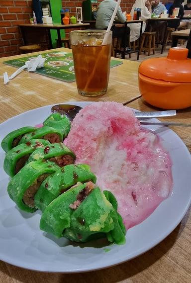 https://horego-prod-outlets-photos.s3.ap-southeast-3.amazonaws.com/horego.com/kelapa-dua/restaurant/bakso-solo-samrat/review/thumbnail/af1qippbtv0zck0qspx5zzjgh5hluw_mpnvhjw6ajdzs.jpg