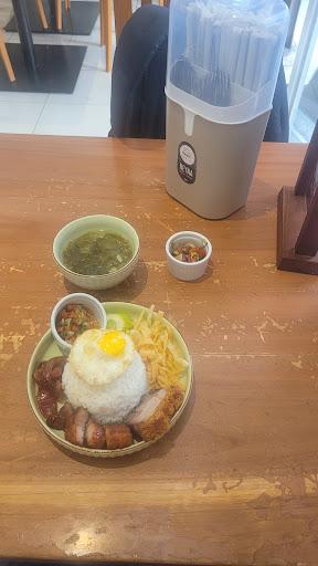 https://horego-prod-outlets-photos.s3.ap-southeast-3.amazonaws.com/horego.com/kelapa-dua/restaurant/crackling-serpong-crispy-pork-belly-/review/thumbnail/af1qipnrlfu7m12ntdqwguzau0fk87z6bcadjpqa9kb5.jpg