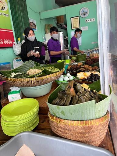 https://horego-prod-outlets-photos.s3.ap-southeast-3.amazonaws.com/horego.com/kelapa-dua/restaurant/pecel-pincuk-ibu-ida/review/thumbnail/af1qipmjy8u9f8-0ljzatn3gnsa1jir1cbjpw9cm5pa.jpg