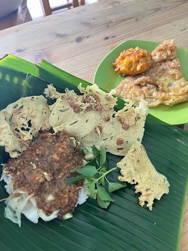 https://horego-prod-outlets-photos.s3.ap-southeast-3.amazonaws.com/horego.com/kelapa-dua/restaurant/pecel-pincuk-ibu-ida/review/thumbnail/af1qippb1c14xb4ixfvn6tzihj26n5izlq8be20zuxu1.jpg