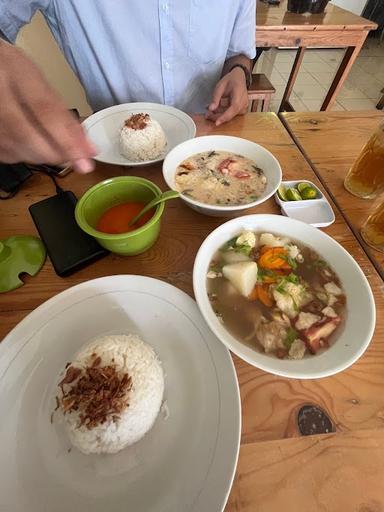 https://horego-prod-outlets-photos.s3.ap-southeast-3.amazonaws.com/horego.com/kelapa-dua/restaurant/soto-sop-bang-rojak-khas-betawi/food/thumbnail/AF1QipM6DBH8VKqbkXly2Cc3MJSgcwYXTm3BIS83zC-s.jpg