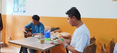 https://horego-prod-outlets-photos.s3.ap-southeast-3.amazonaws.com/horego.com/kelapa-dua/restaurant/waroeng-padang/review/thumbnail/AF1QipP0z_DGxyjDciCTgvGmiMxoxQTkzSdVijJF-1HS.jpg