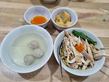 https://horego-prod-outlets-photos.s3.ap-southeast-3.amazonaws.com/horego.com/kelapa-gading/restaurant/bakmie-afoeng/review/thumbnail/af1qipoq-pdx3l1udxp4kerjf-q8i_att6g0zonnvbqt.jpg