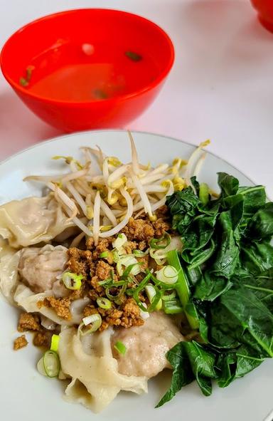 https://horego-prod-outlets-photos.s3.ap-southeast-3.amazonaws.com/horego.com/kembangan/chinese-restaurant/bakmie-ling-ling/review/thumbnail/af1qippsdhxetl_gh1aoh5tlp6tx6c3ddbfutsz_0vbz.jpg