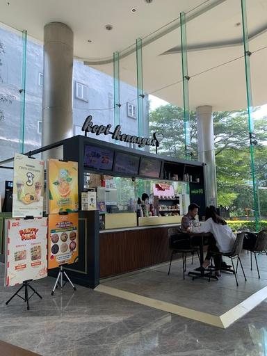 https://horego-prod-outlets-photos.s3.ap-southeast-3.amazonaws.com/horego.com/kembangan/coffee-shop/kopi-kenangan-the-vida-kebon-jeruk/review/thumbnail/af1qipoluopczpux4ud0stfplrxm6tijsmruz8qzvnnb.jpg