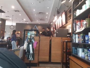 https://horego-prod-outlets-photos.s3.ap-southeast-3.amazonaws.com/horego.com/kembangan/coffee-shop/starbucks-coffee-2/review/thumbnail/af1qipobo3eiz0mdxl4soh6elfpg0p41hrodcgon47e.jpg