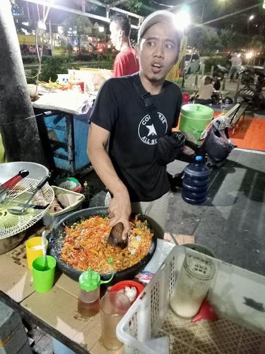 https://horego-prod-outlets-photos.s3.ap-southeast-3.amazonaws.com/horego.com/kembangan/restaurant/bebek-ayam-sambal-jingkrak-mas-sugi-kembangan/review/thumbnail/af1qipnq9mpu_hotgenfbguny44tooik3nyrfsbz1qjr.jpg