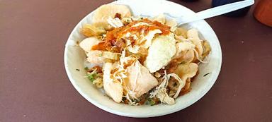 https://horego-prod-outlets-photos.s3.ap-southeast-3.amazonaws.com/horego.com/kembangan/restaurant/bubur-ayam-bandung-bapa-mustopa/review/thumbnail/AF1QipPoBQNYyemf_opNBgKdlIEwXmKTPMknKr5I7HGh.jpg