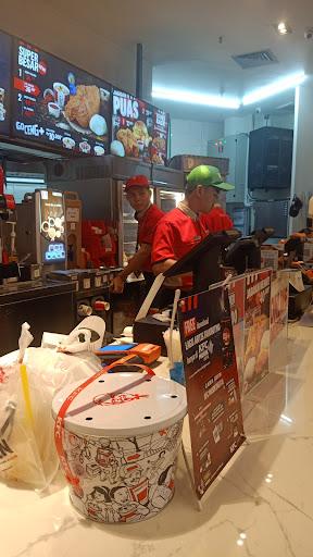 https://horego-prod-outlets-photos.s3.ap-southeast-3.amazonaws.com/horego.com/kembangan/restaurant/kfc-puri-indah-mall/review/thumbnail/af1qipphko-fjxvqqtgcdgejswcpxb12wc0qxt62uubl.jpg