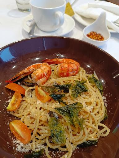 https://horego-prod-outlets-photos.s3.ap-southeast-3.amazonaws.com/horego.com/kembangan/restaurant/wyl-s-kitchen-at-veranda-serviced-residence-puri/review/thumbnail/af1qipppxiij2h2bekeohouxh3pfijjkmmksgilbax1i.jpg