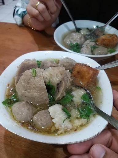 https://horego-prod-outlets-photos.s3.ap-southeast-3.amazonaws.com/horego.com/kemuning/restaurant/bakso-ojolali/review/thumbnail/af1qipmj9pd9ucr5i9jlxvheumla56j4o7bi6yqzb8i.jpg