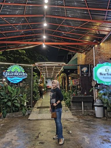 https://horego-prod-outlets-photos.s3.ap-southeast-3.amazonaws.com/horego.com/kemuning/restaurant/gardenta-resort-resto-kedai-kopi/review/thumbnail/af1qipn1qt-ij3utdcsy6kvi08_6khfaym3-so2qik6m.jpg