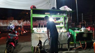 https://horego-prod-outlets-photos.s3.ap-southeast-3.amazonaws.com/horego.com/kemuning/restaurant/mie-ayam-dan-bakso-judes/review/thumbnail/af1qipoxh2ypajpvdjrx4fchdruolua0i9nga8lv4eus.jpg