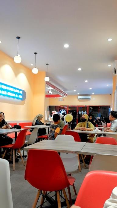 https://horego-prod-outlets-photos.s3.ap-southeast-3.amazonaws.com/horego.com/kemuning/restaurant/pizza-hut-delivery-phd-indonesia/review/thumbnail/af1qipobtr_isj8kmaef5jf7ccsqvxgeanvbcysukxof.jpg